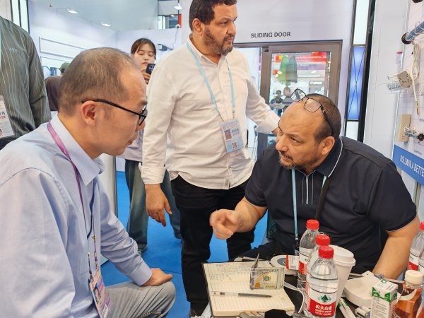 广禾配资 订单报价走低, 贸易战下, 这些“销冠”老板的闯关之道